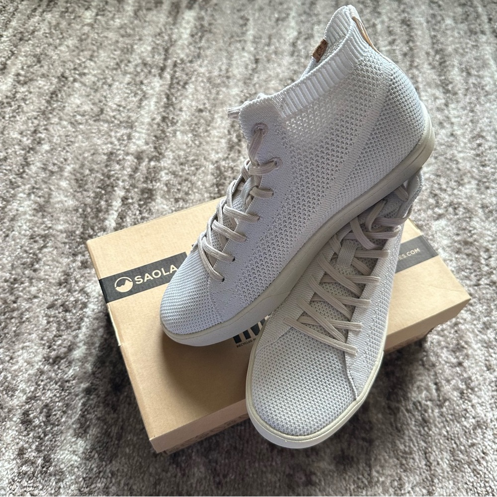 NIB - Saola Wanaka Knit Sneakers